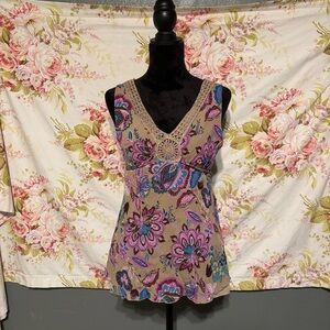 Floral V-Neck Women Top. Size M.